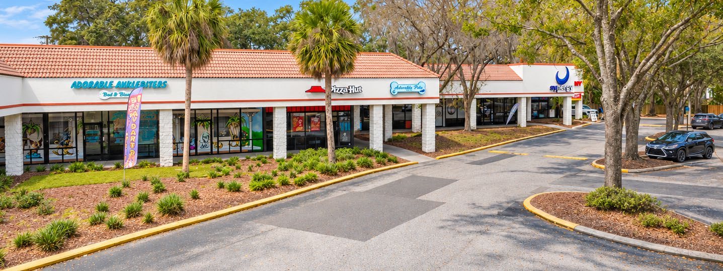 Royal Oaks shop fronts and outparcel
